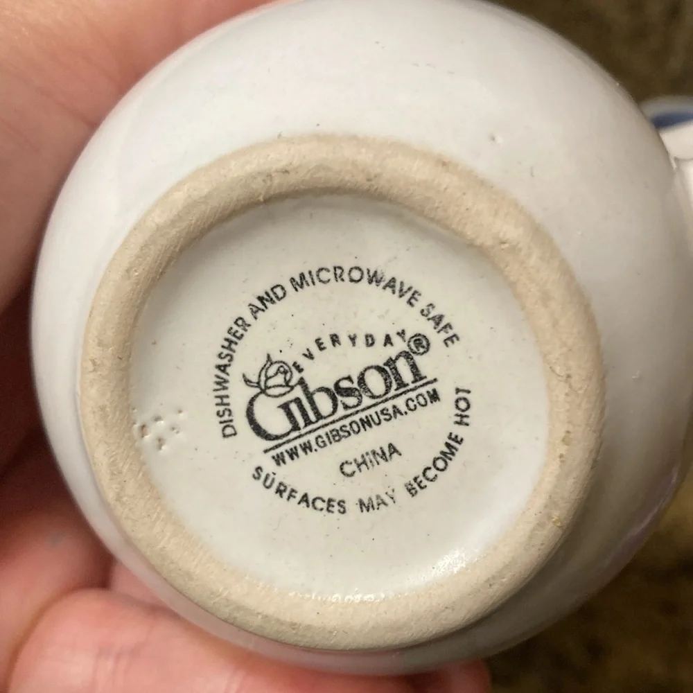 Gibson set of 4 mugs white blue see pictures please